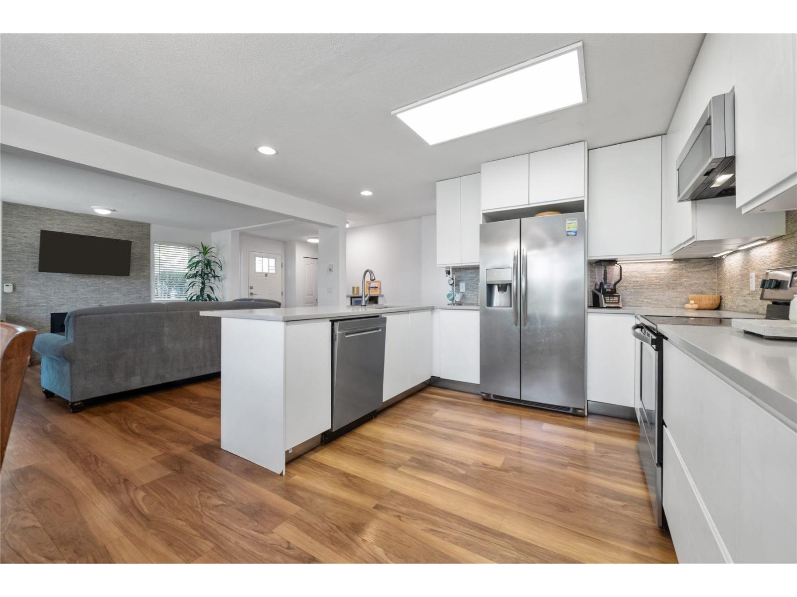 201 8972 FLEETWOOD WAY