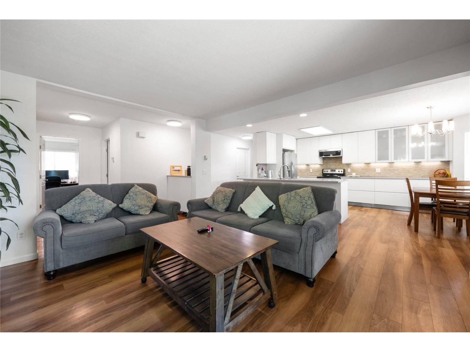201 8972 FLEETWOOD WAY