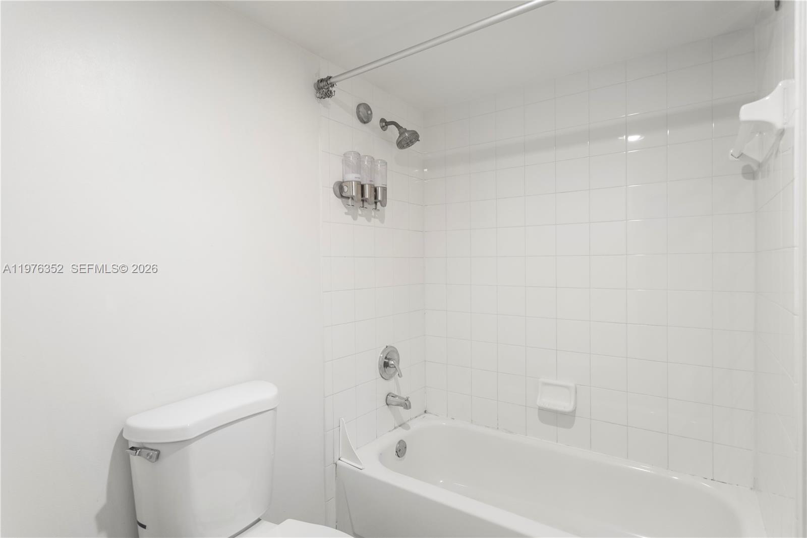 19555 E Country Club Dr # 8208