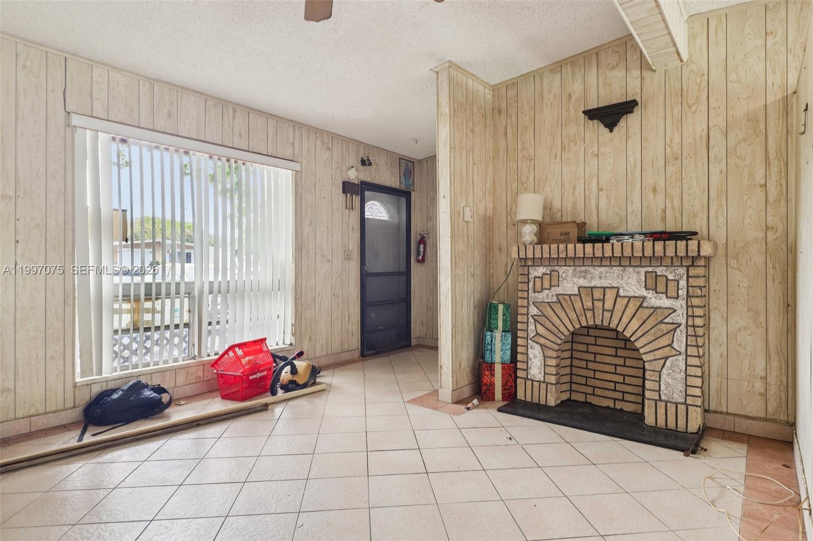 1611 NE 42nd Ct