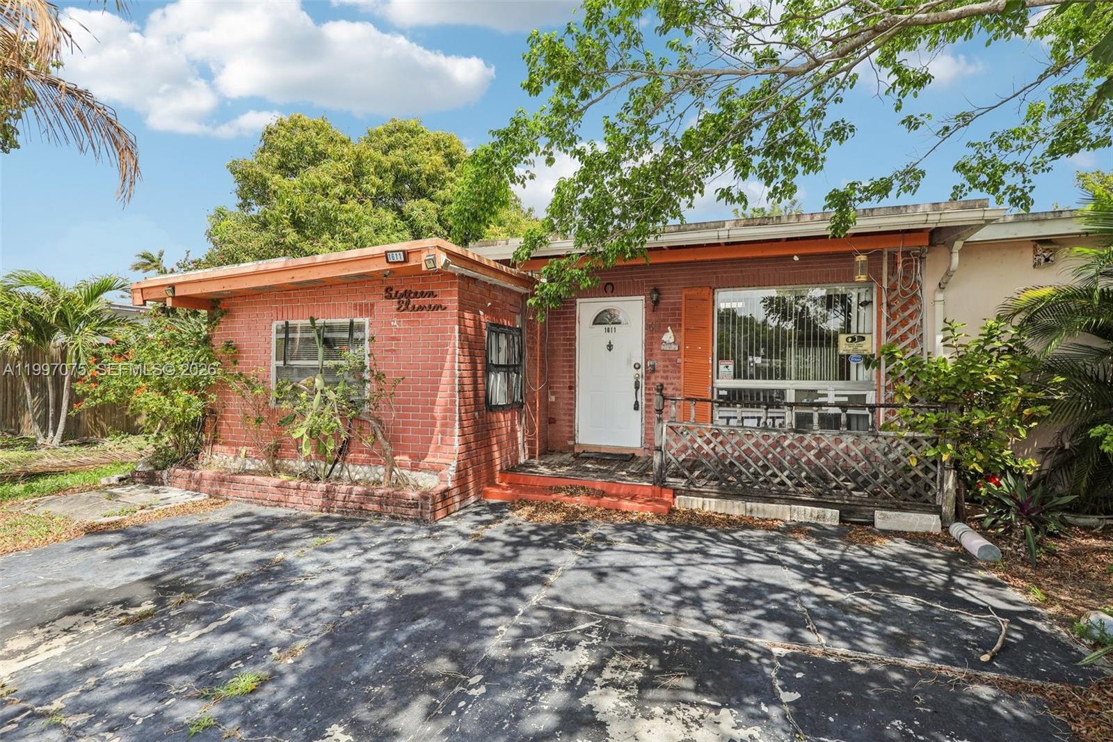 1611 NE 42nd Ct