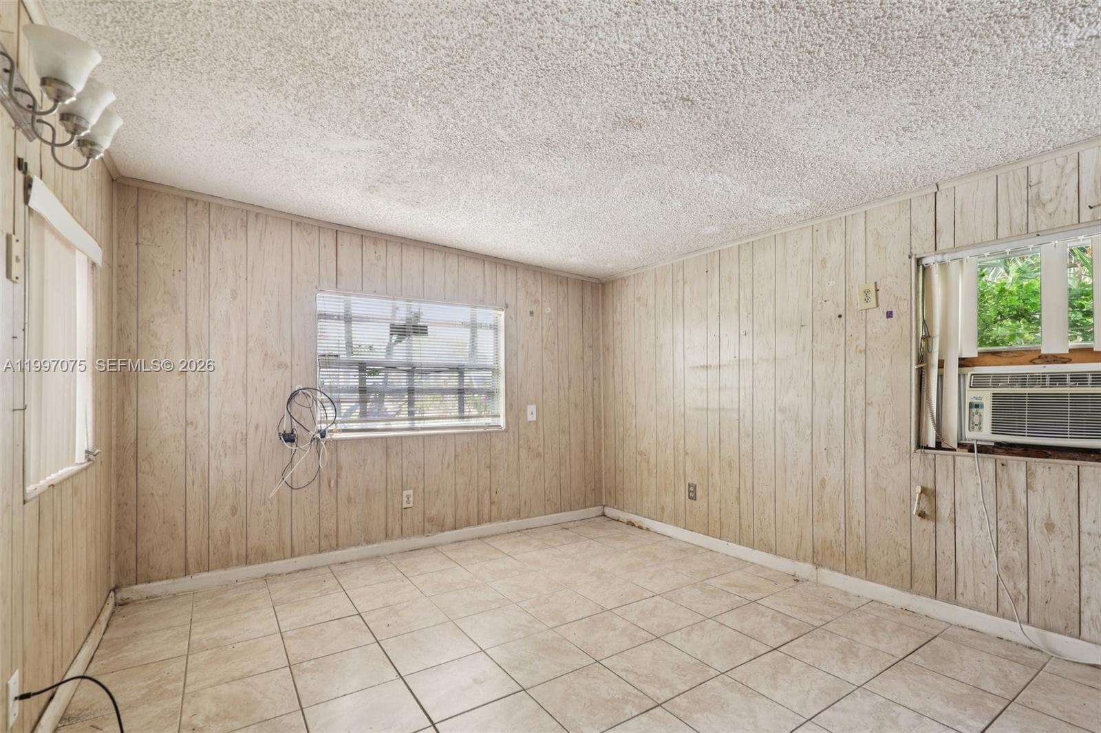 1611 NE 42nd Ct