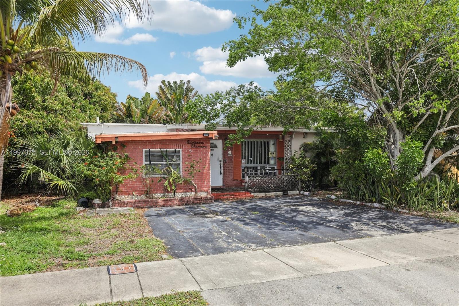 1611 NE 42nd Ct