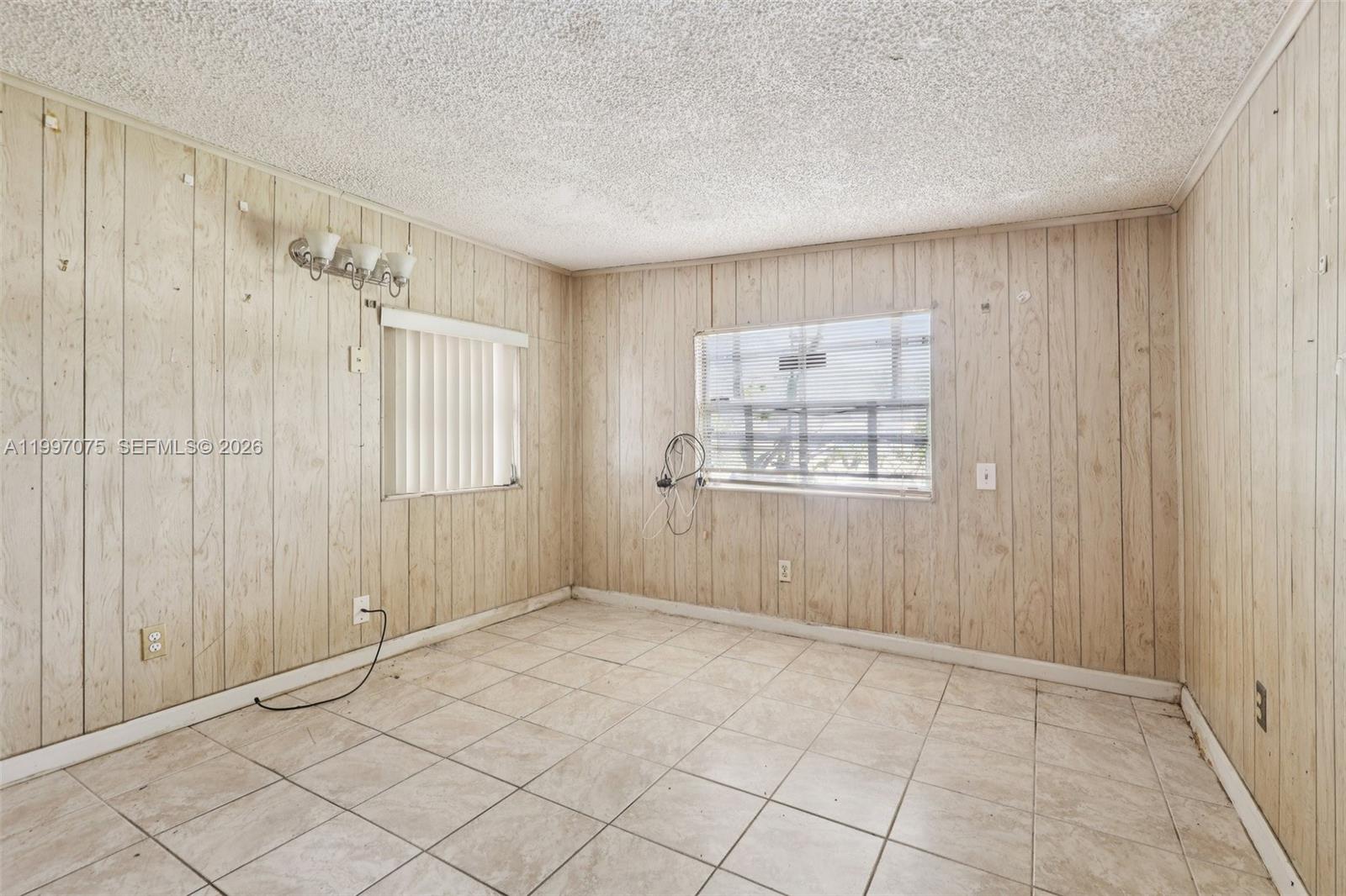 1611 NE 42nd Ct