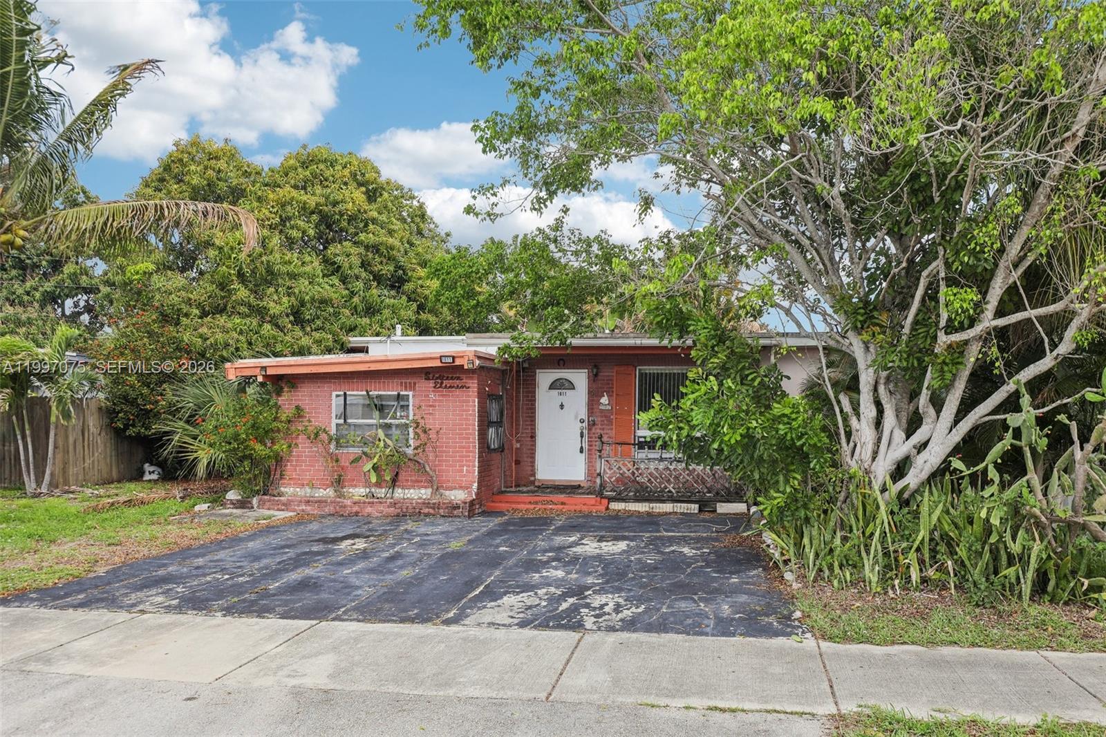 1611 NE 42nd Ct