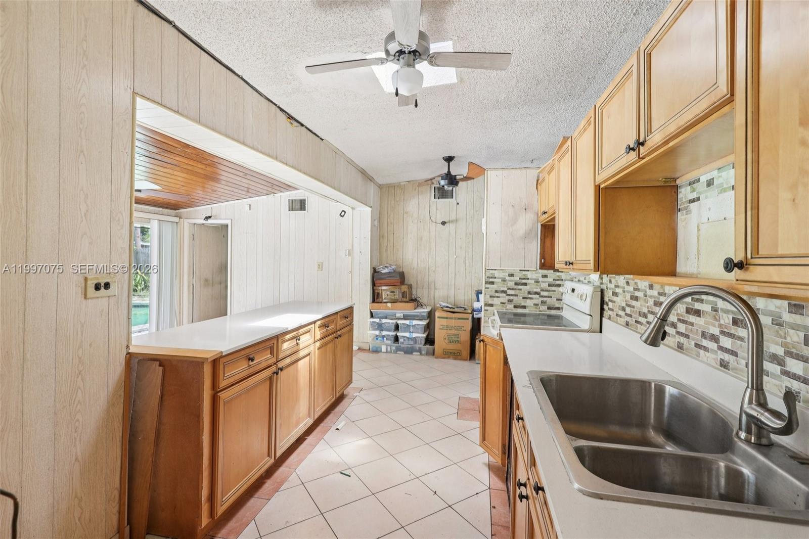 1611 NE 42nd Ct