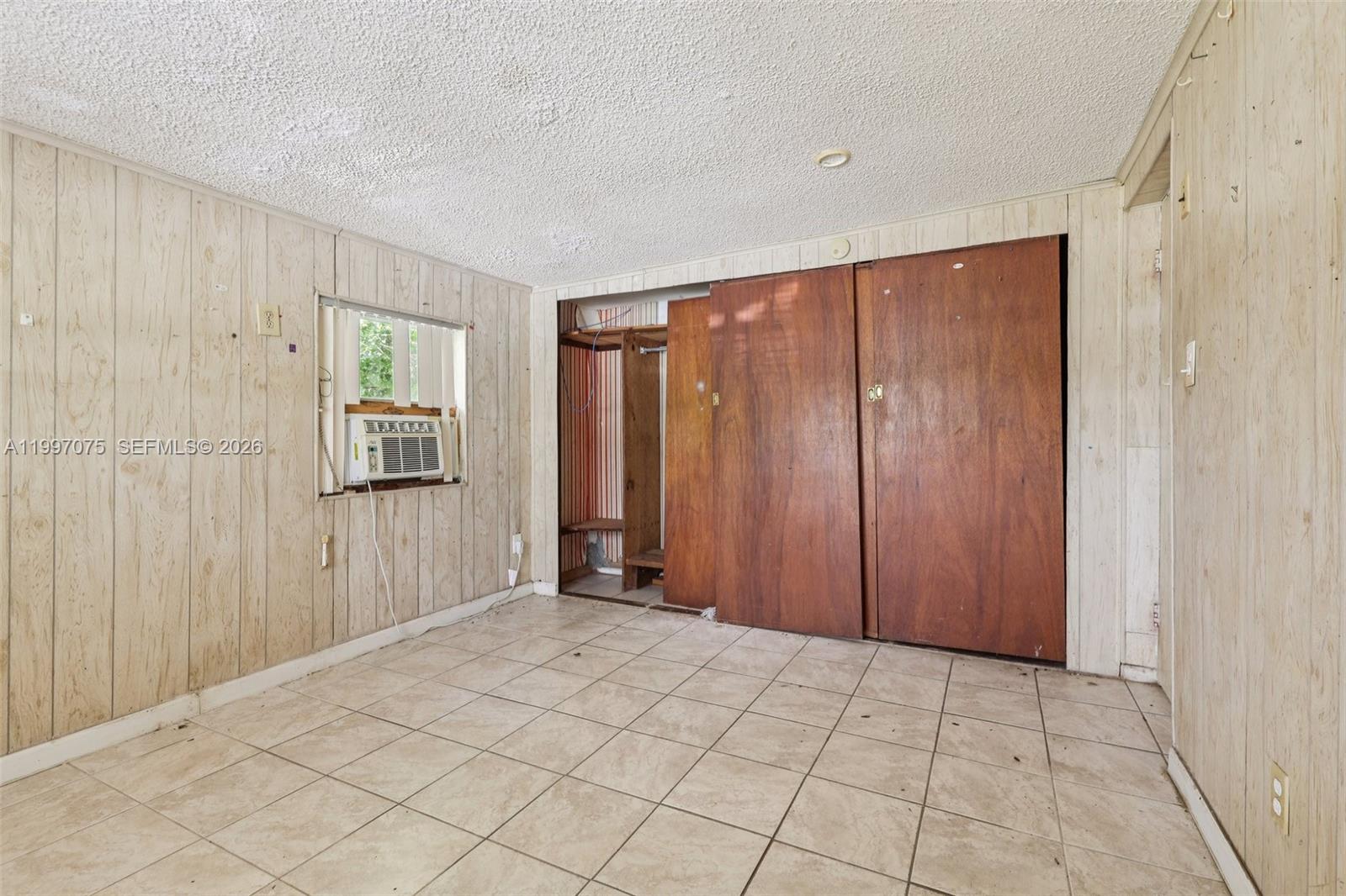 1611 NE 42nd Ct