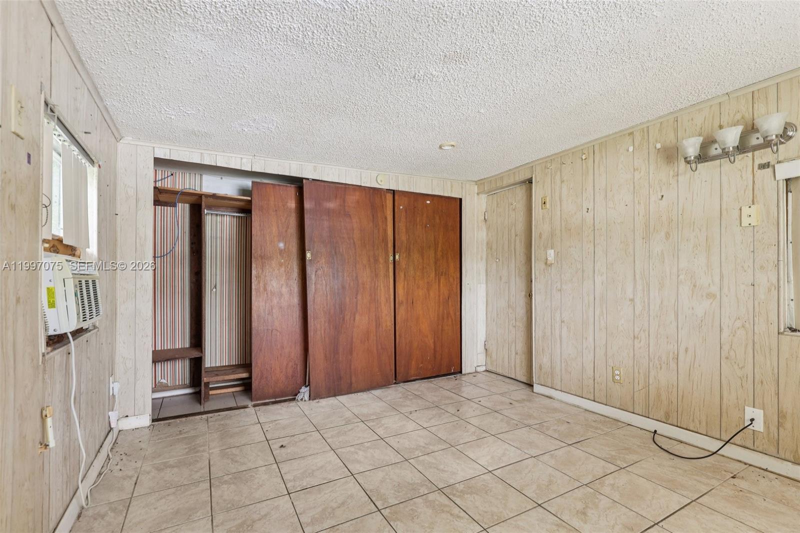 1611 NE 42nd Ct