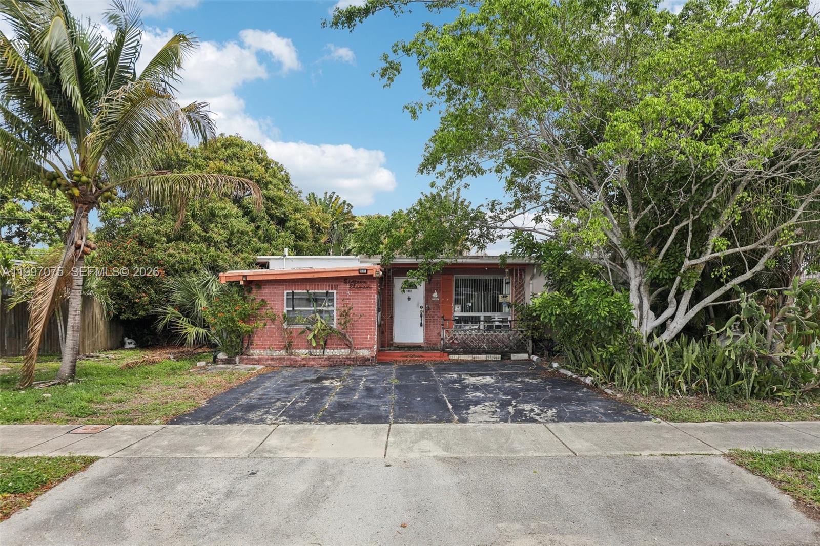 1611 NE 42nd Ct