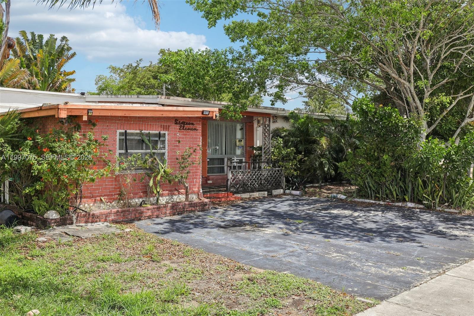 1611 NE 42nd Ct