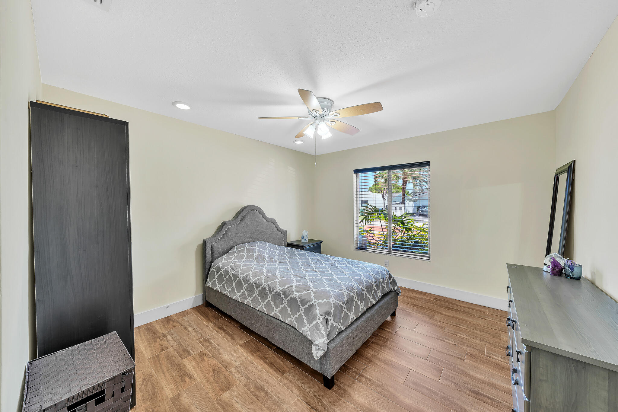 1870 NE 197th Terrace