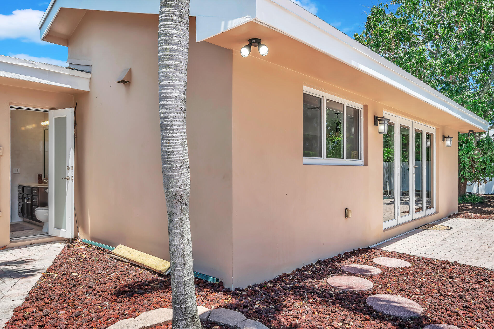 1870 NE 197th Terrace