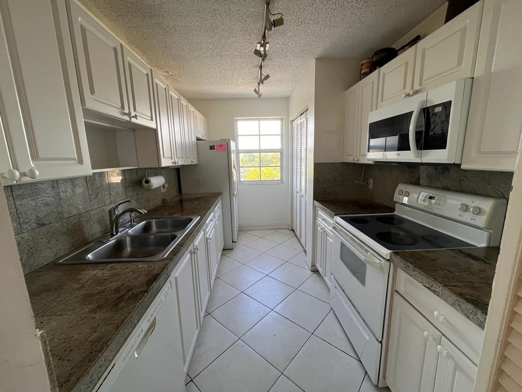 19501 E Country Club Dr 9507