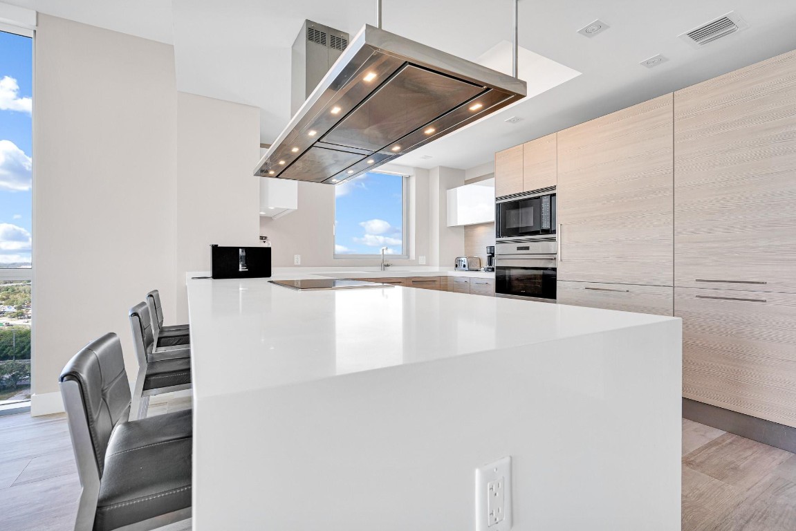 17111 Biscayne Blvd 1702