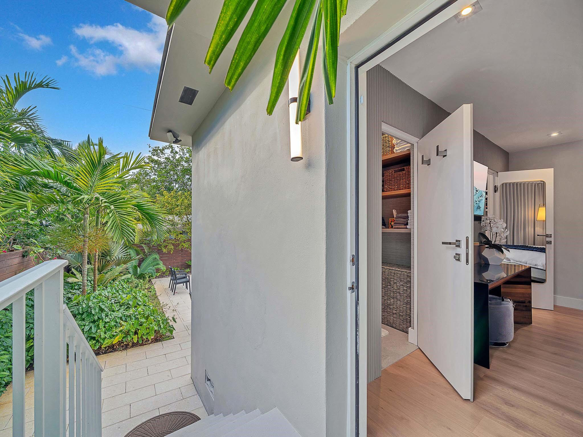 715 N Victoria Park Road