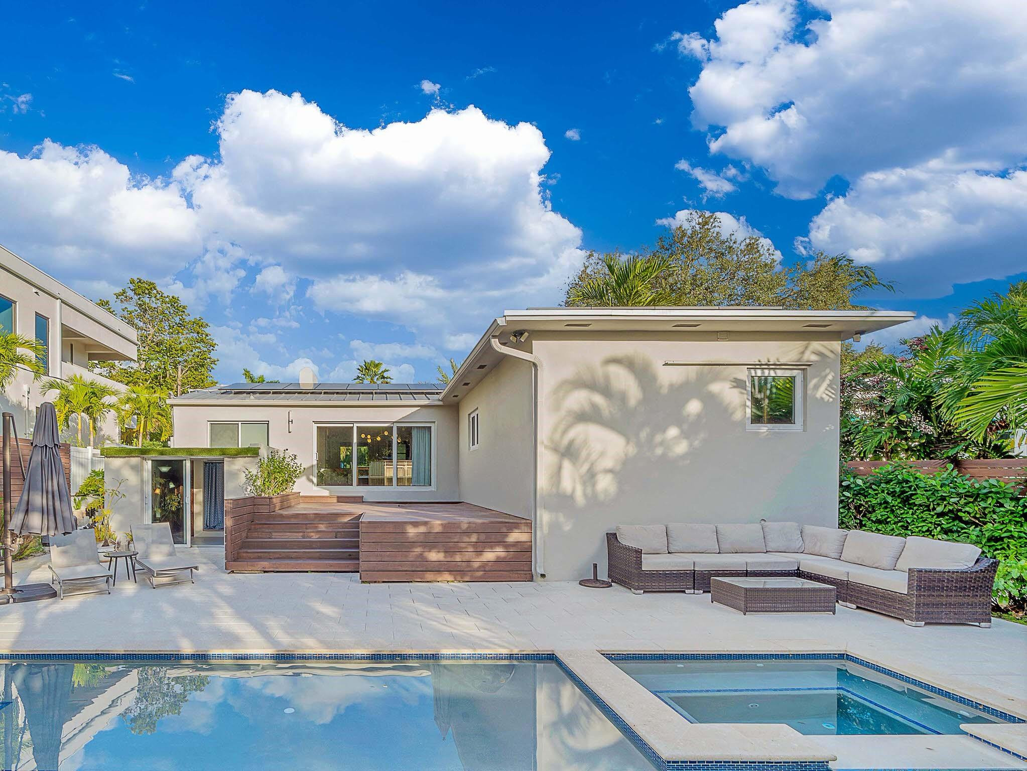 715 N Victoria Park Road