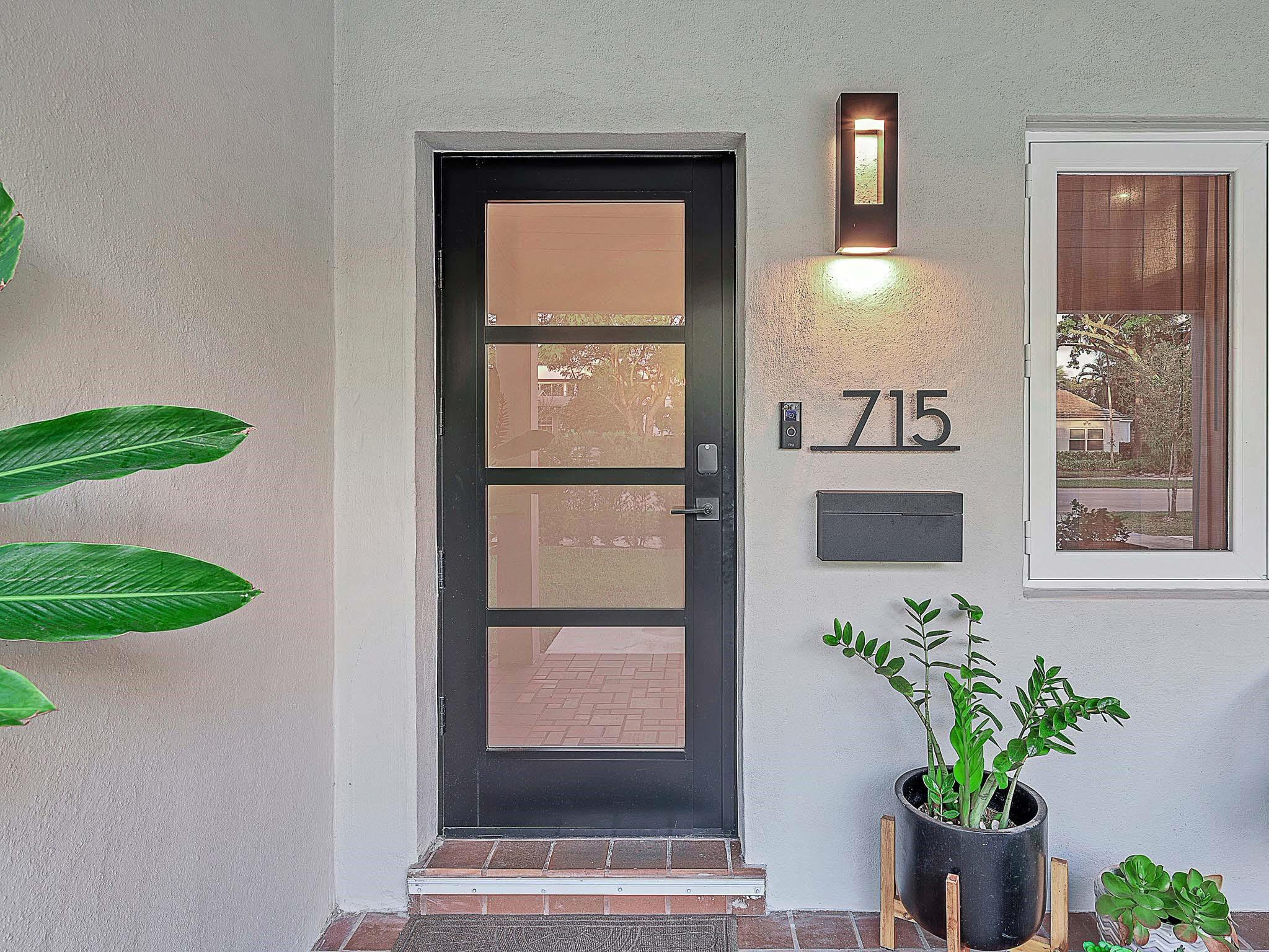 715 N Victoria Park Road