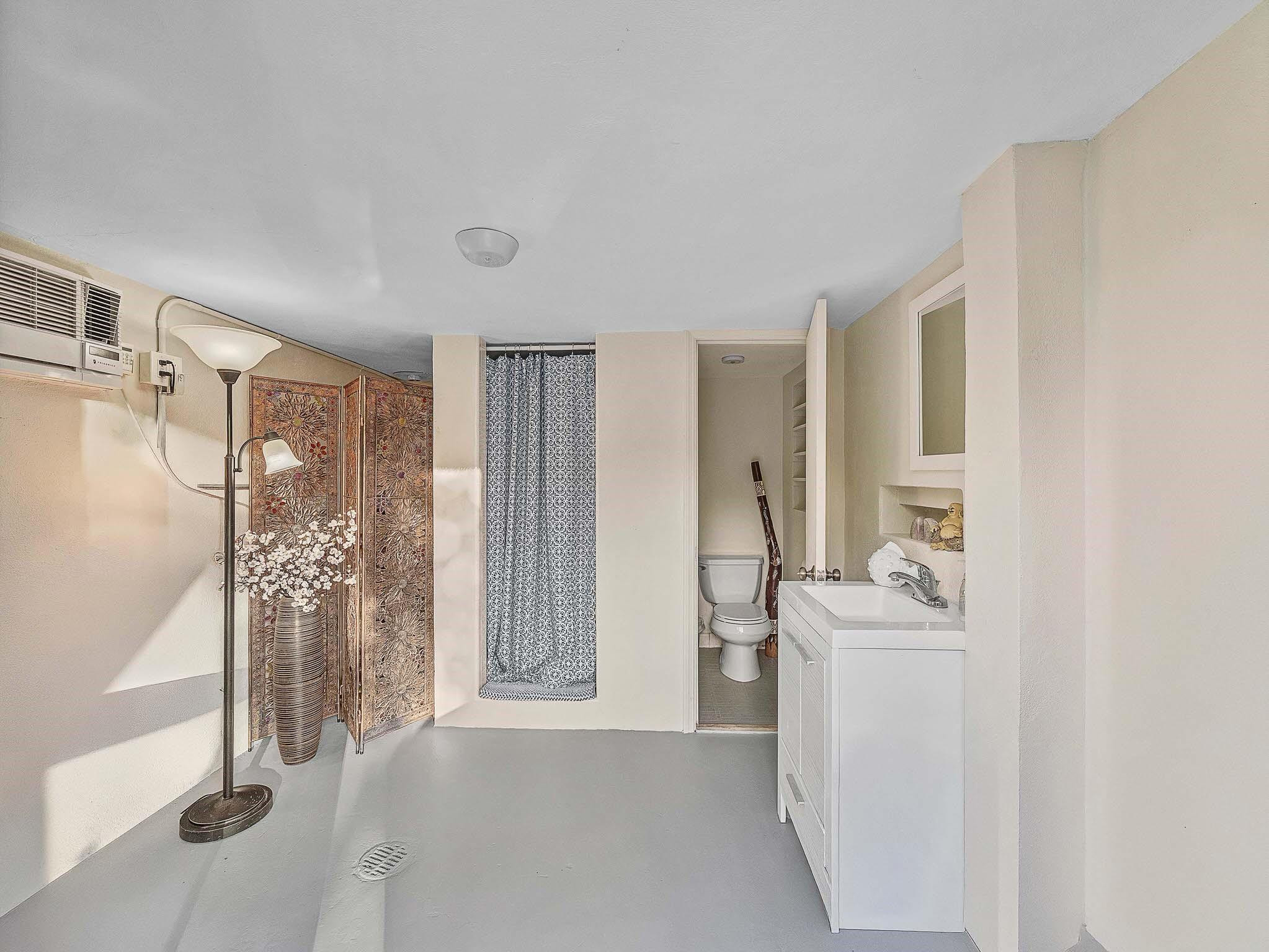 715 N Victoria Park Road