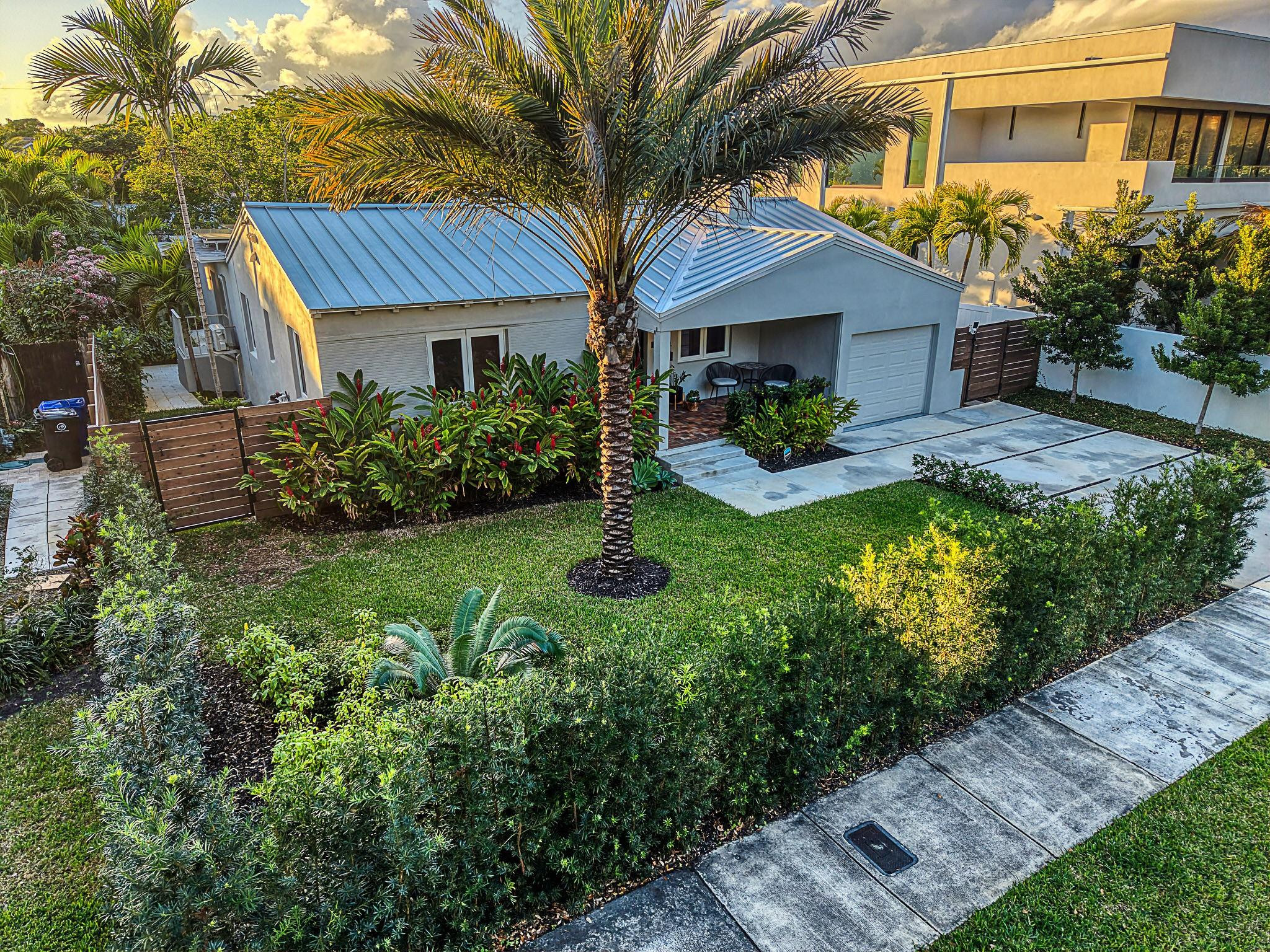 715 N Victoria Park Road