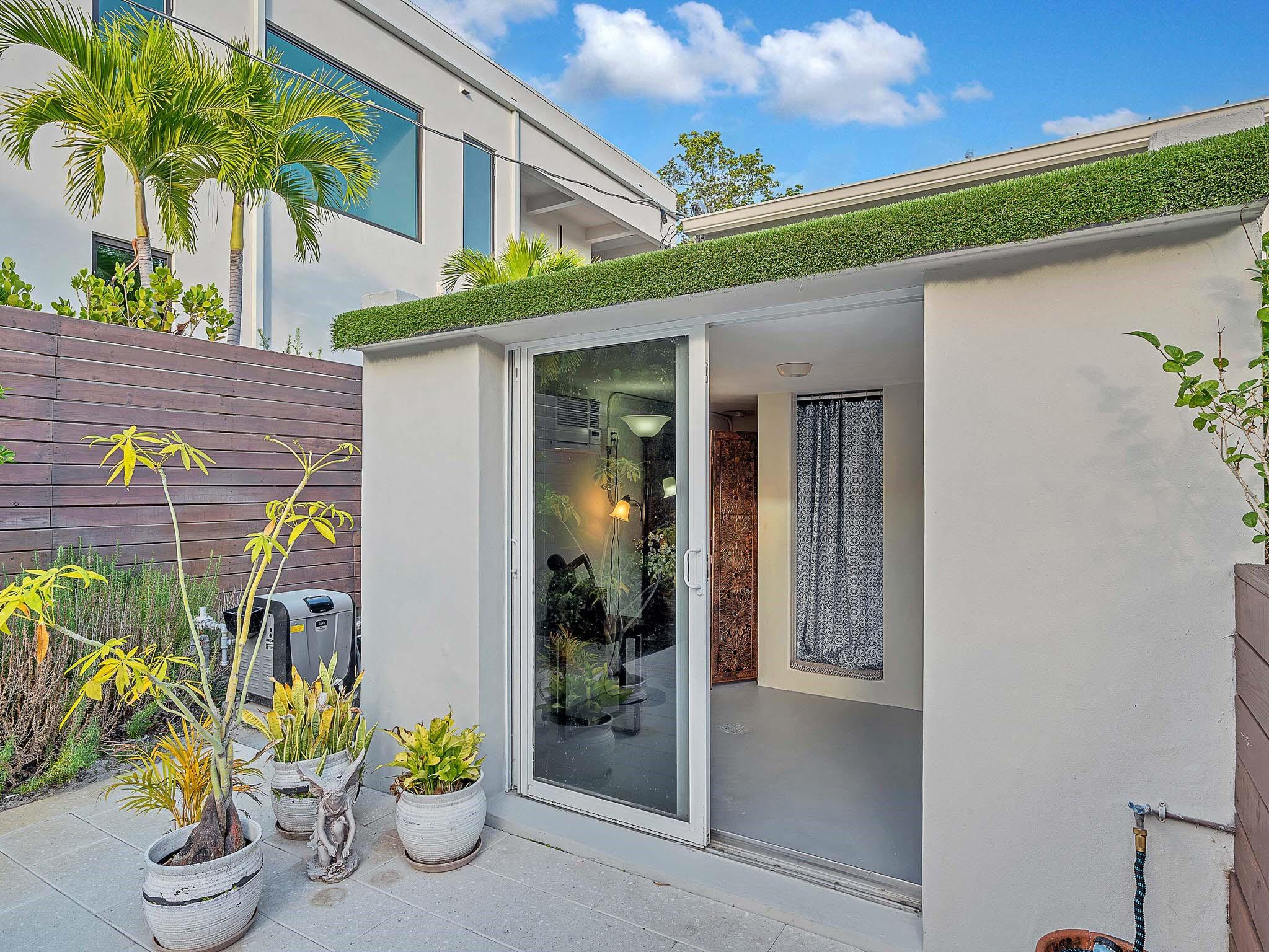 715 N Victoria Park Road