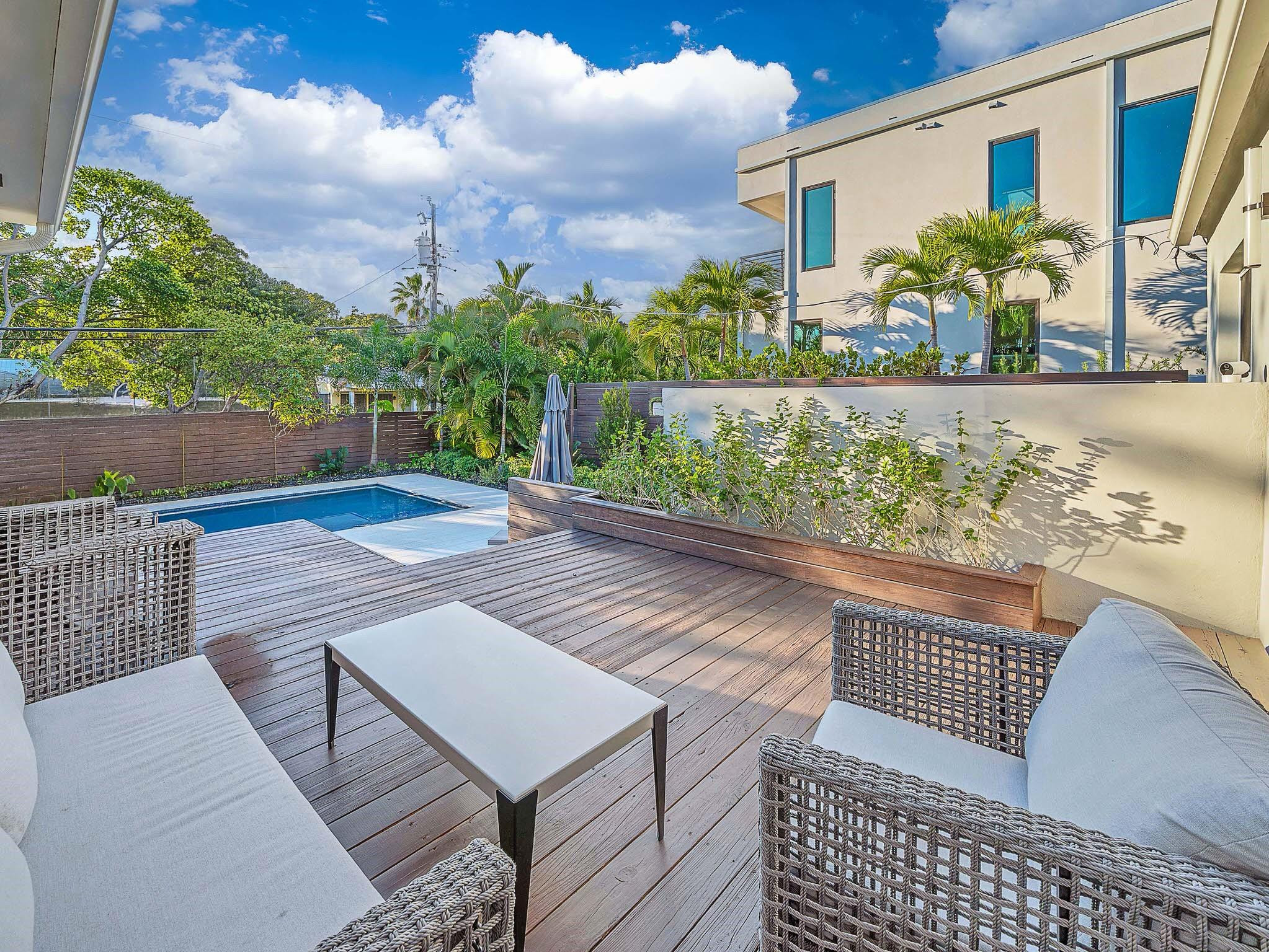 715 N Victoria Park Road