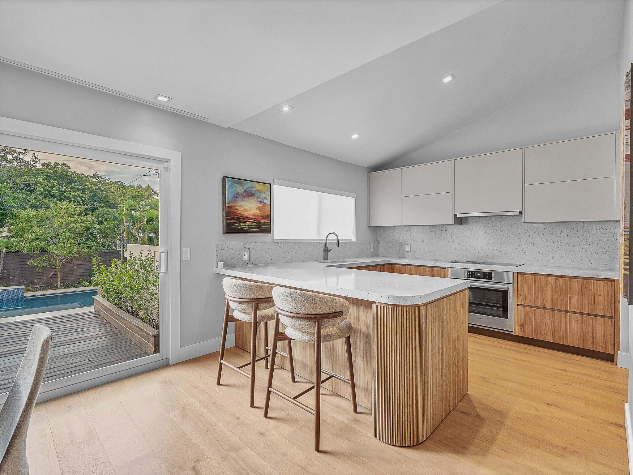 715 N Victoria Park Road