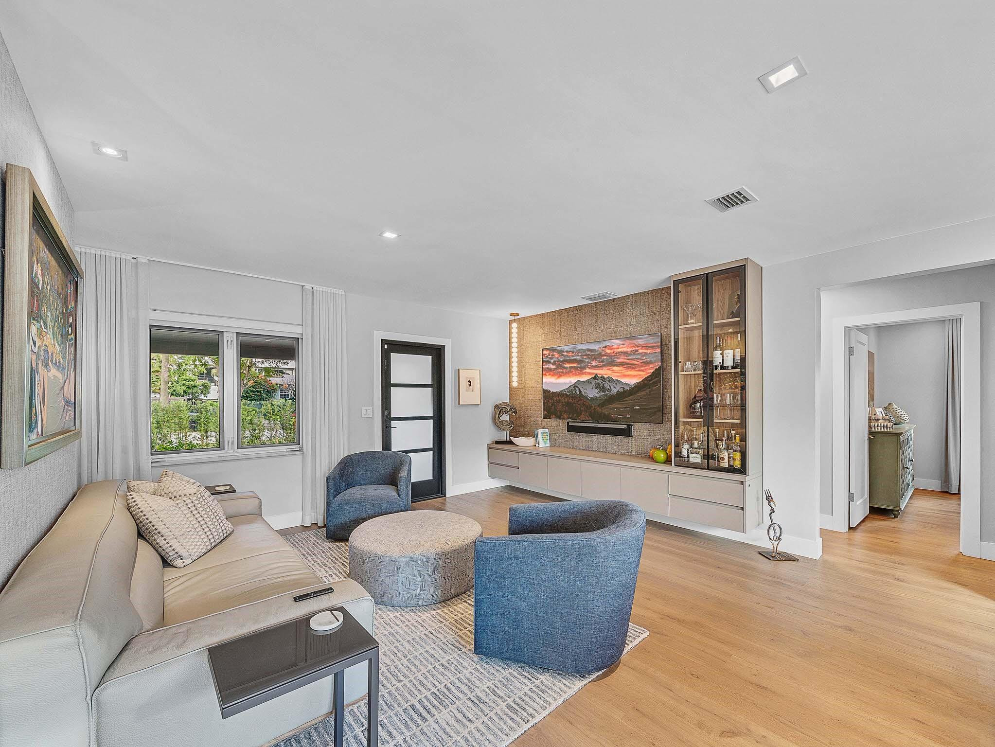 715 N Victoria Park Road