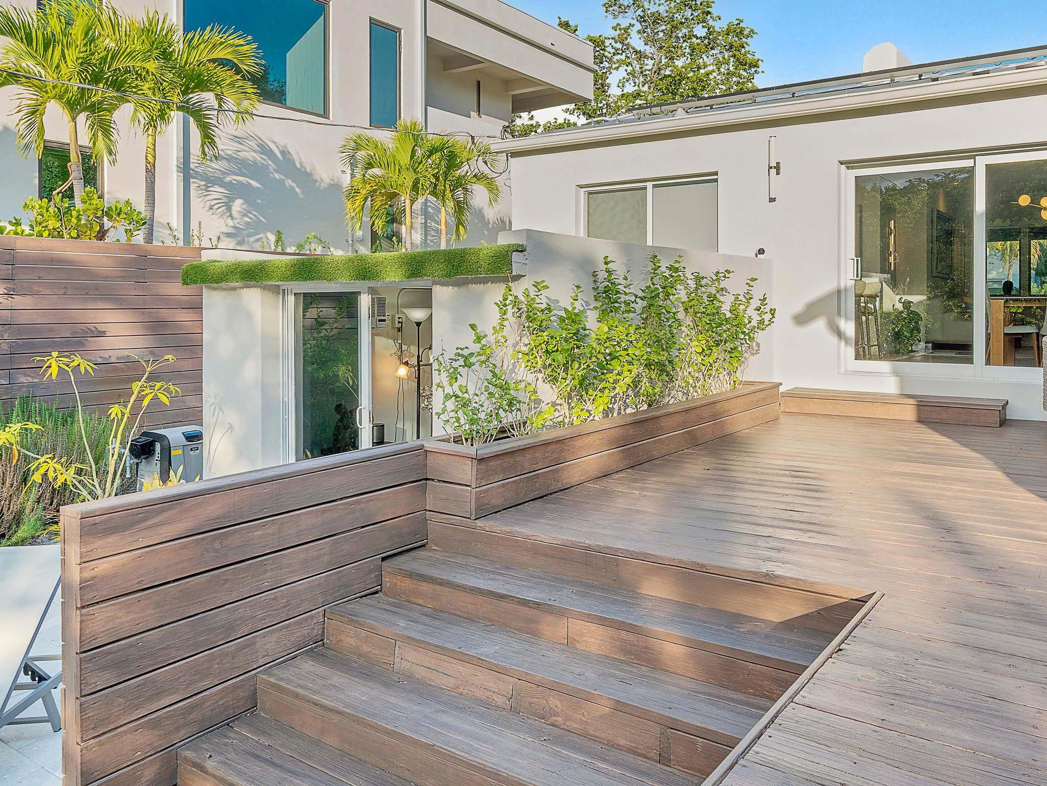 715 N Victoria Park Road