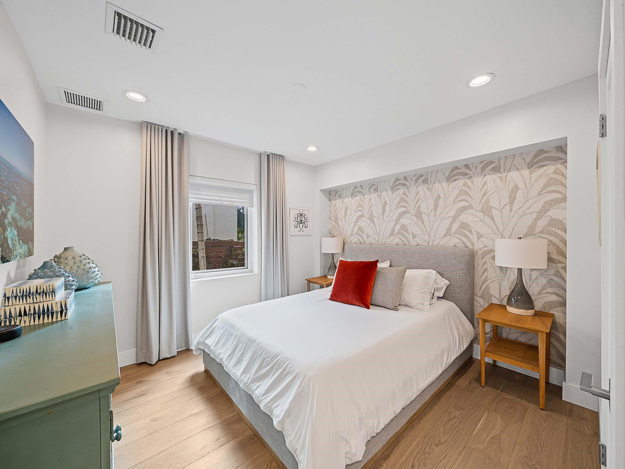 715 N Victoria Park Road