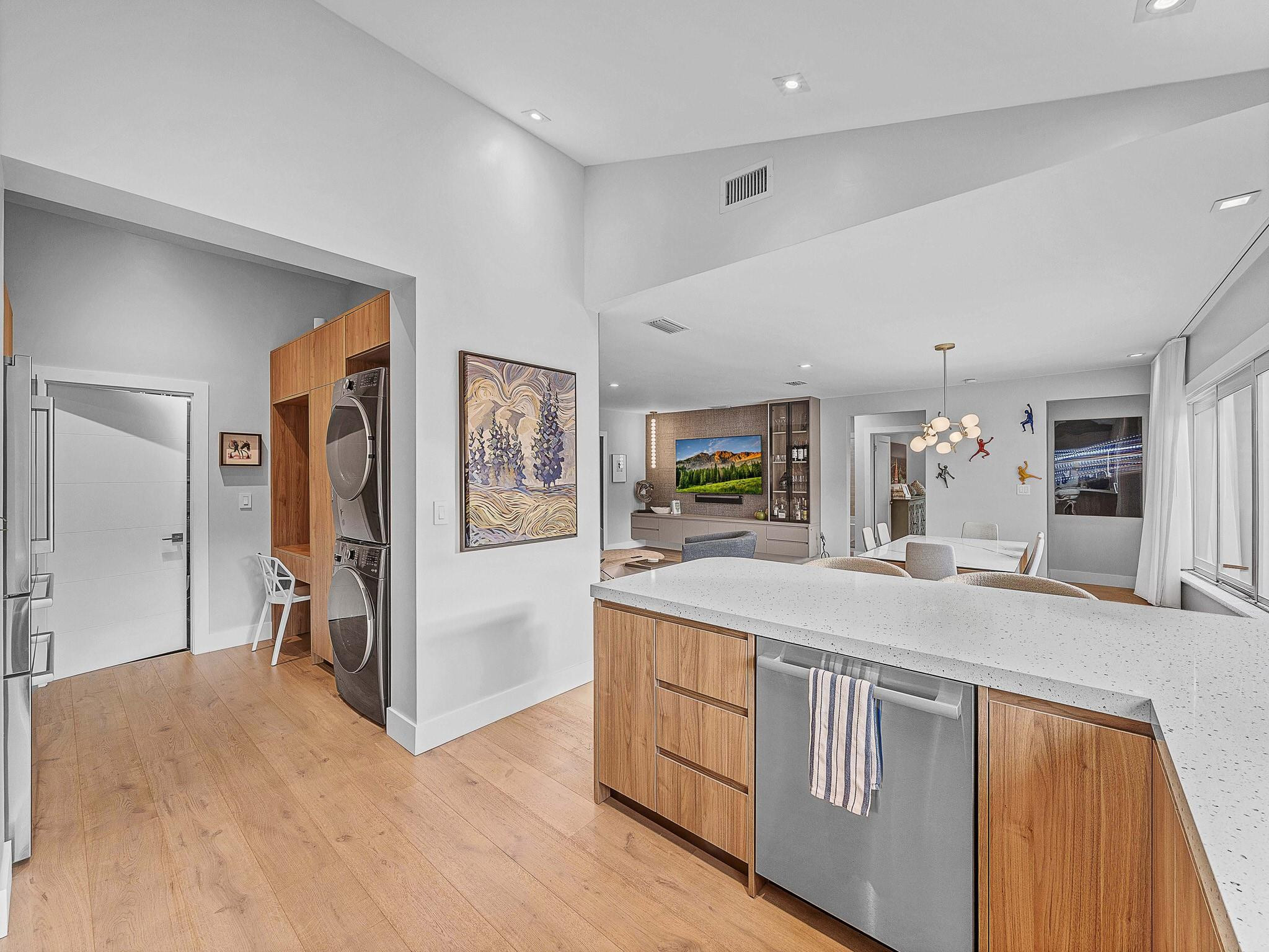 715 N Victoria Park Road