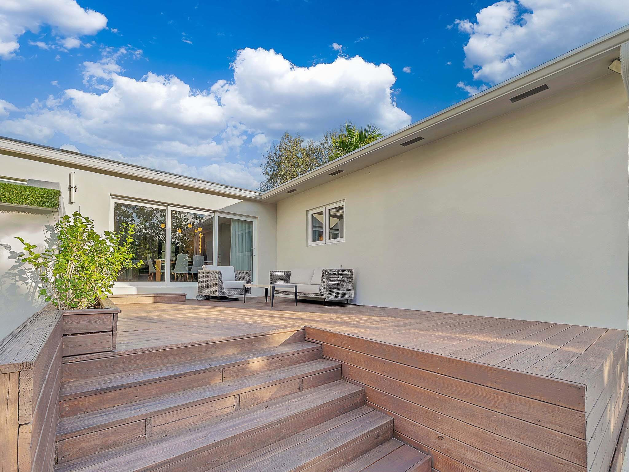 715 N Victoria Park Road