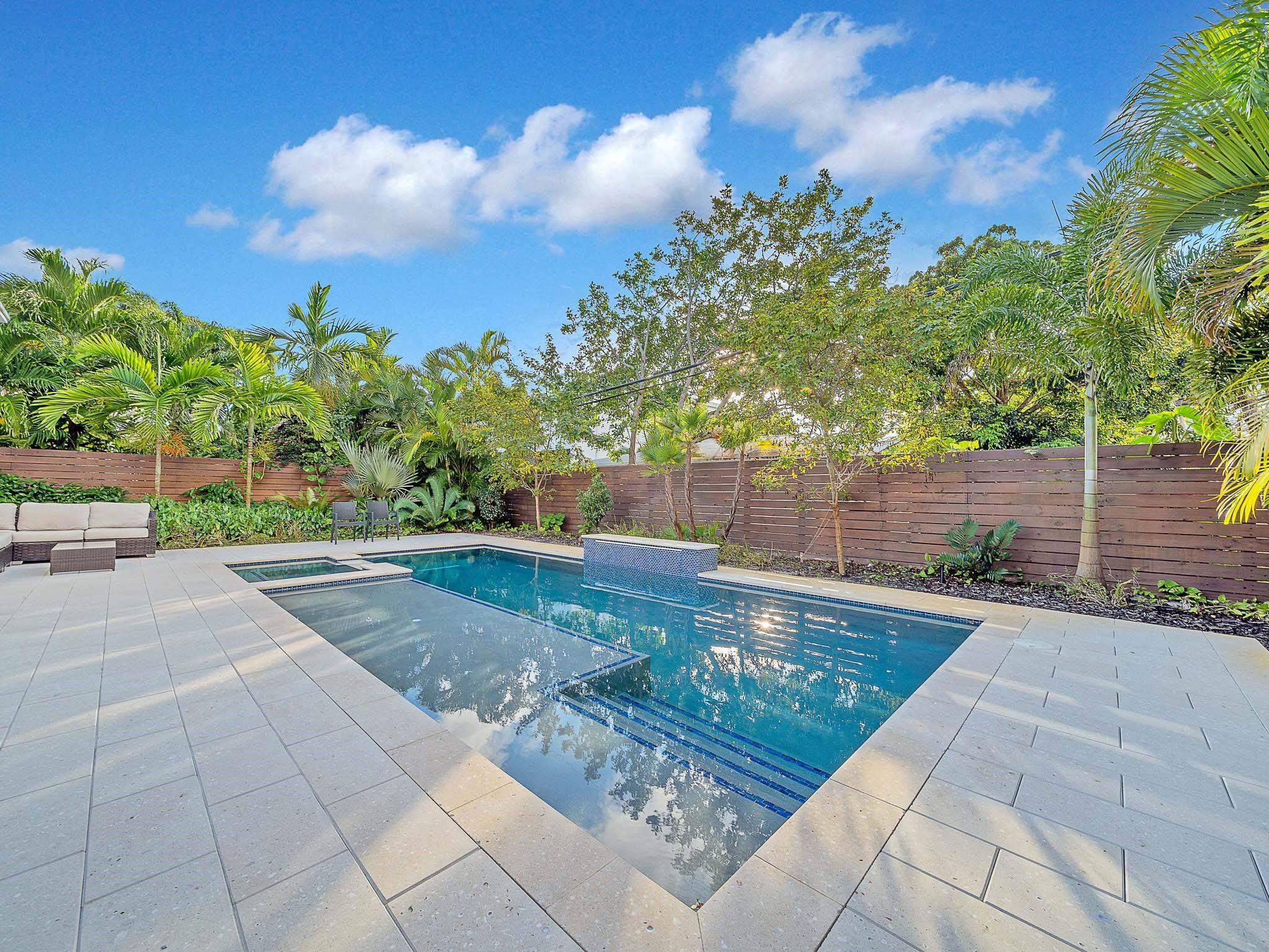 715 N Victoria Park Road