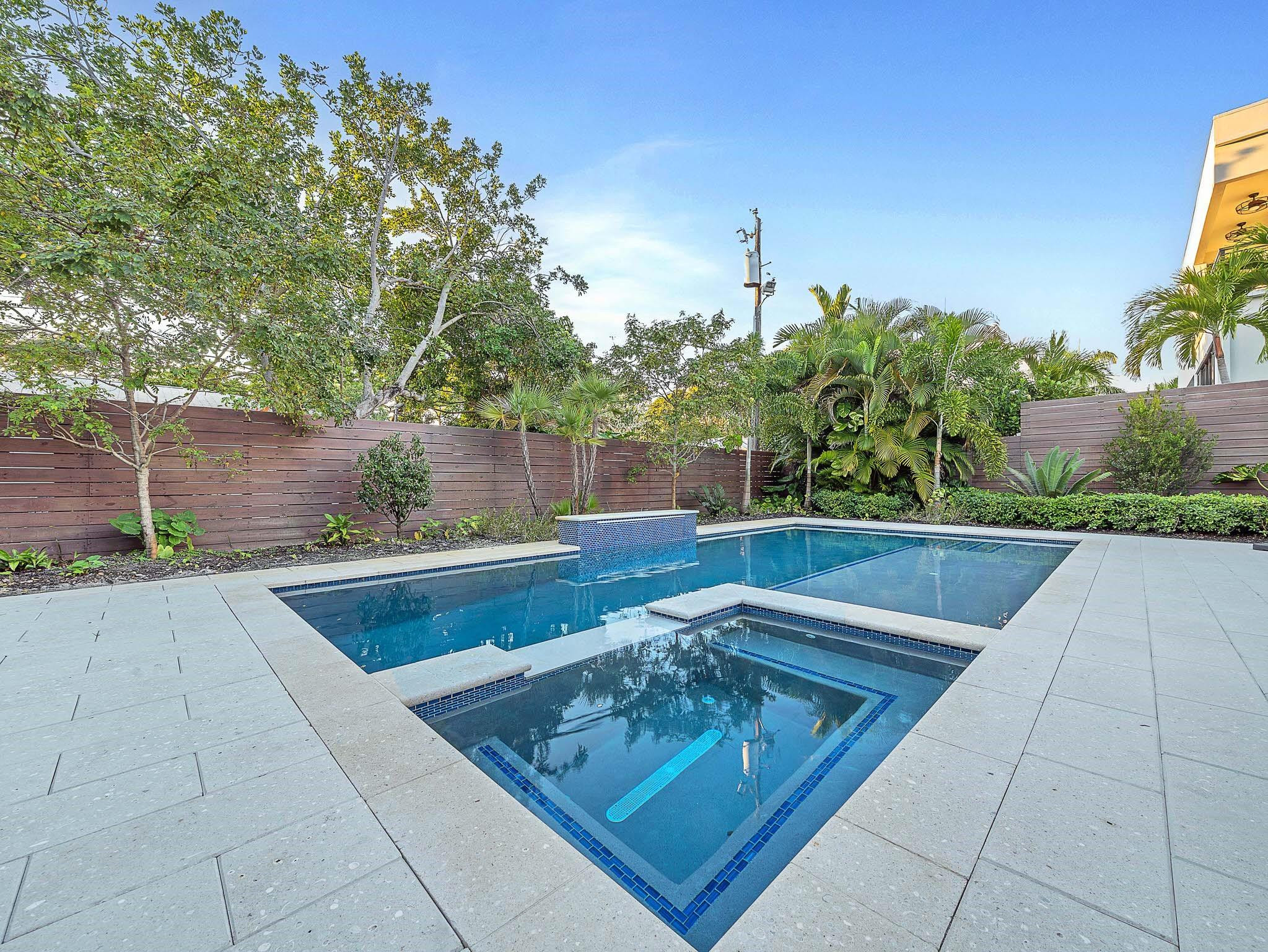 715 N Victoria Park Road