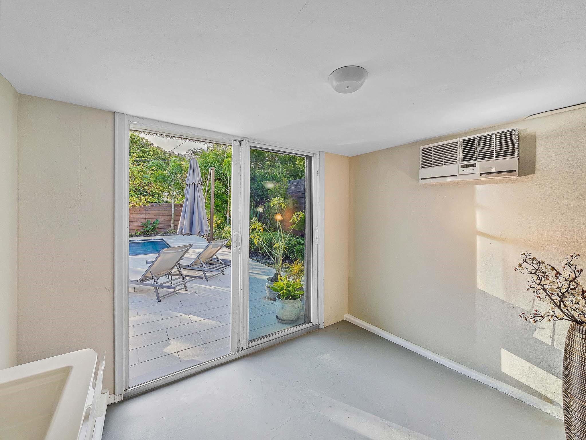 715 N Victoria Park Road