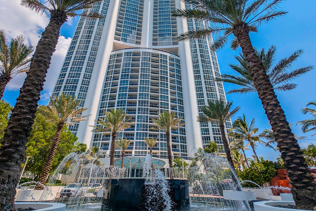 18201 Collins Avenue 3301A