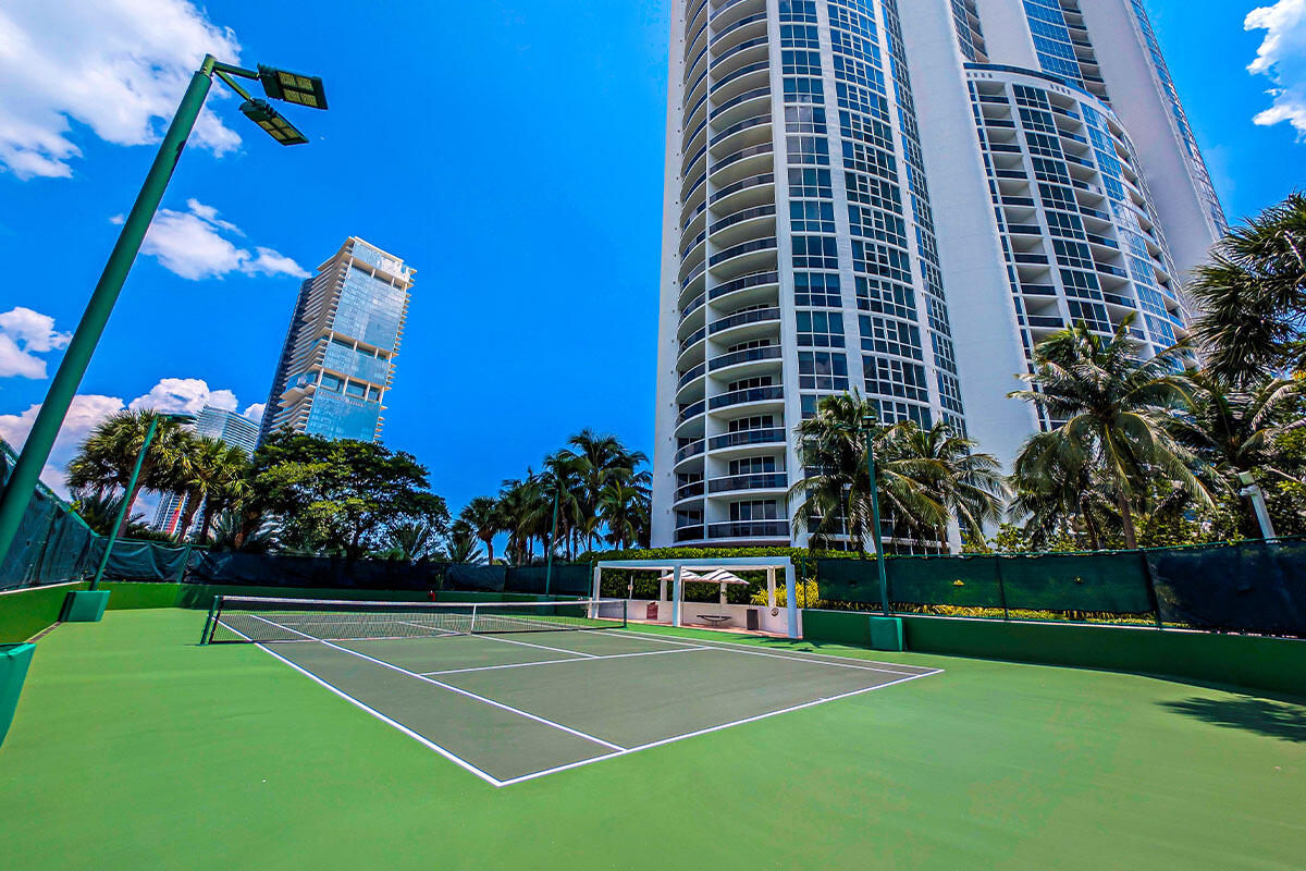 18201 Collins Avenue 3301A