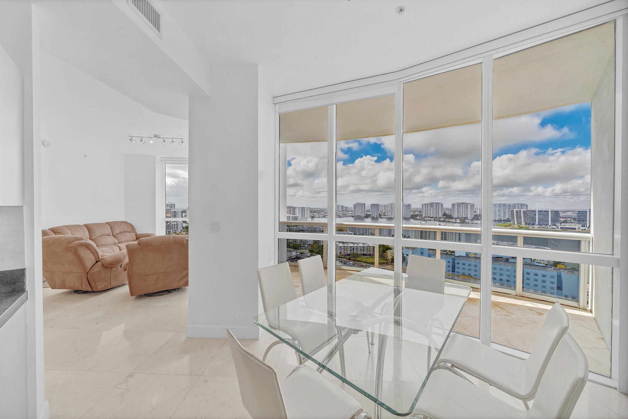 18201 Collins Avenue 3301A