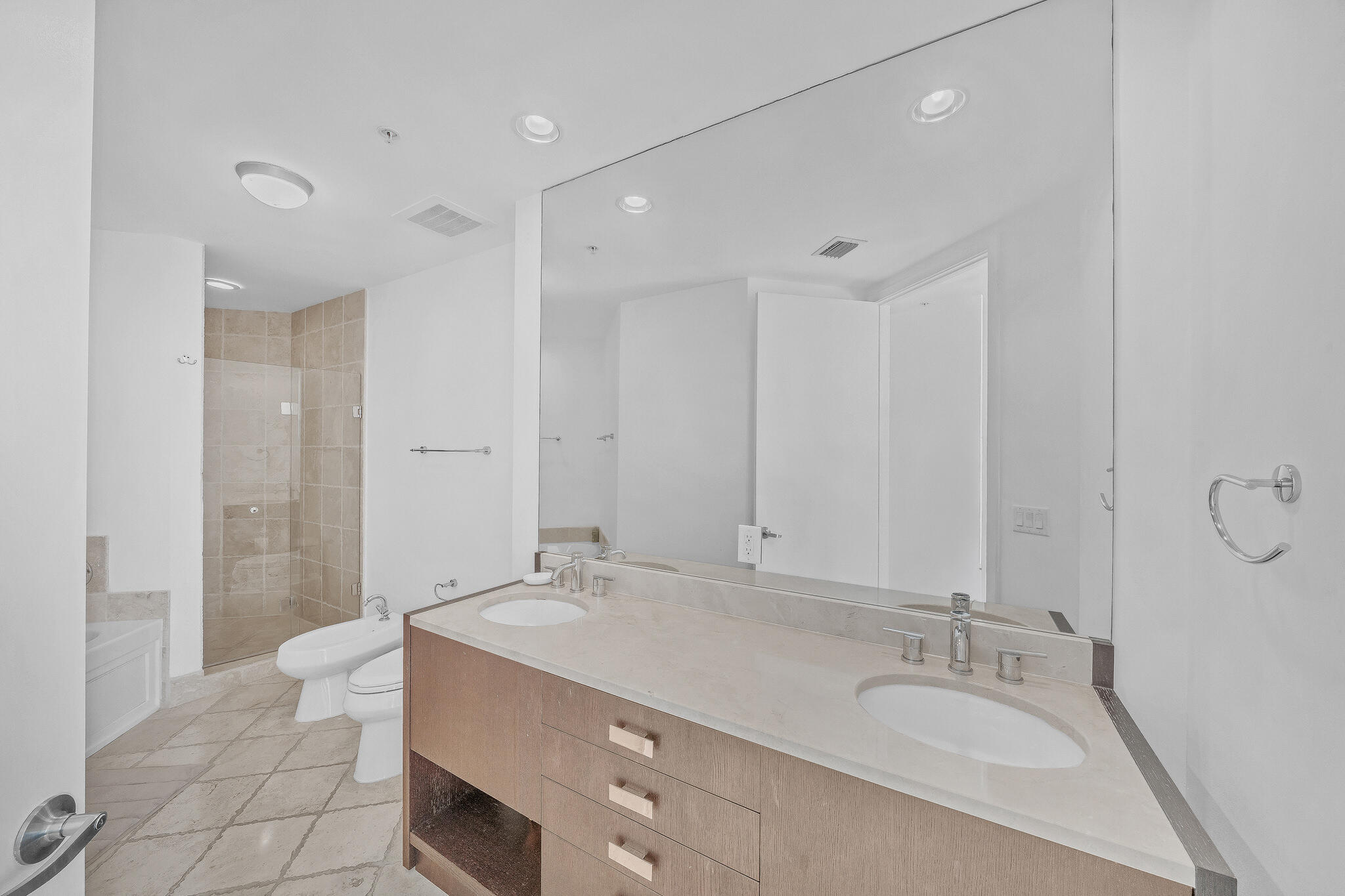 18201 Collins Avenue 3301A