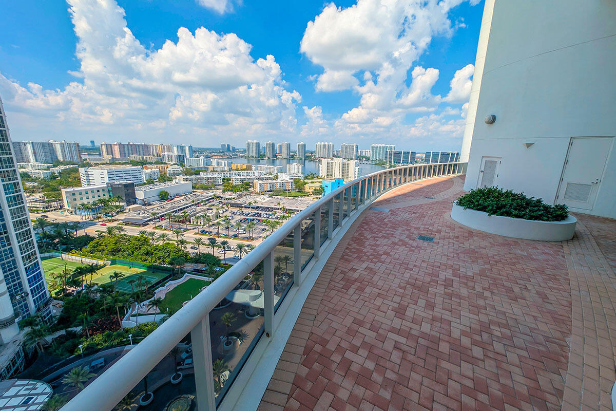 18201 Collins Avenue 3301A