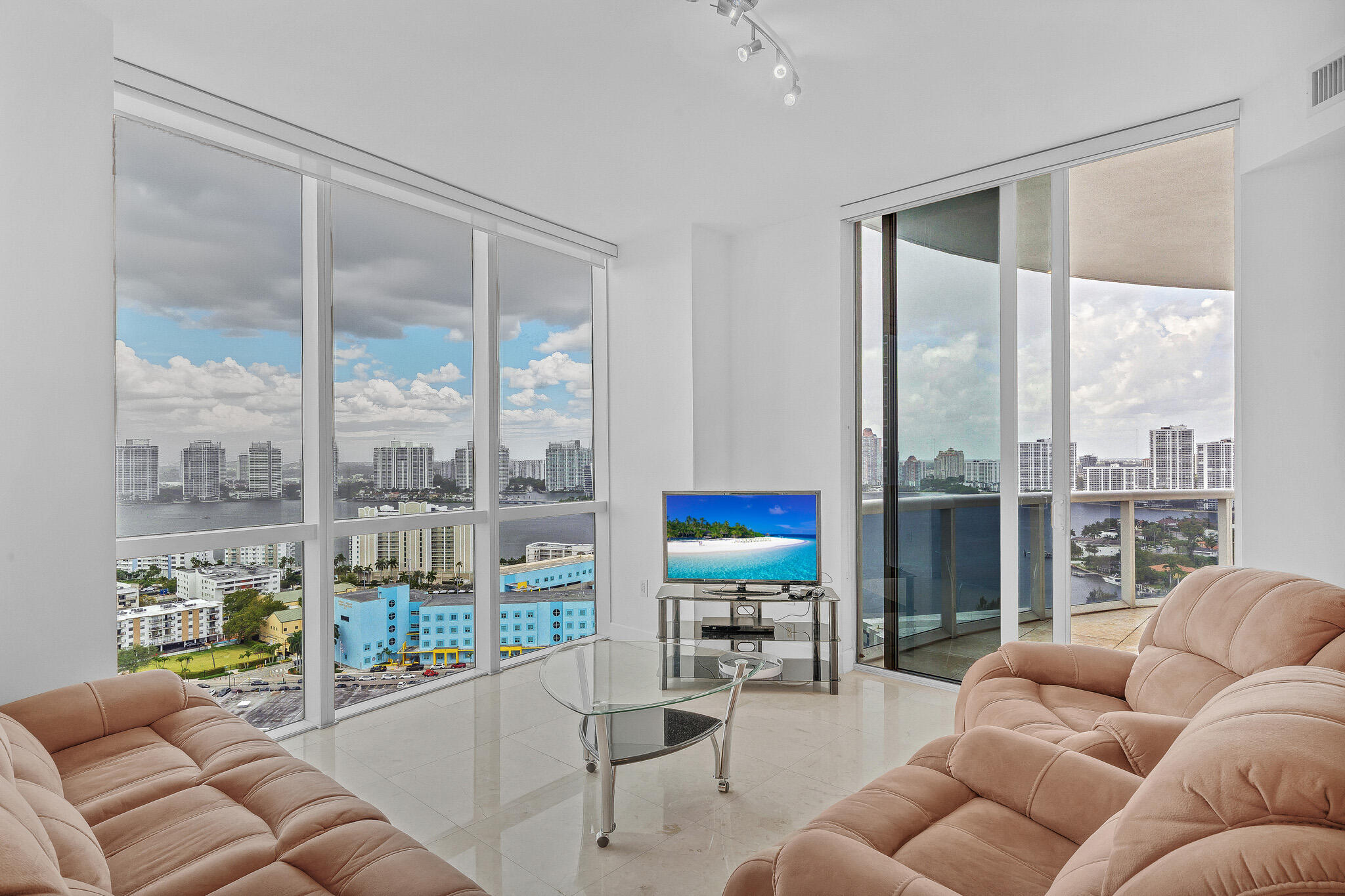 18201 Collins Avenue 3301A
