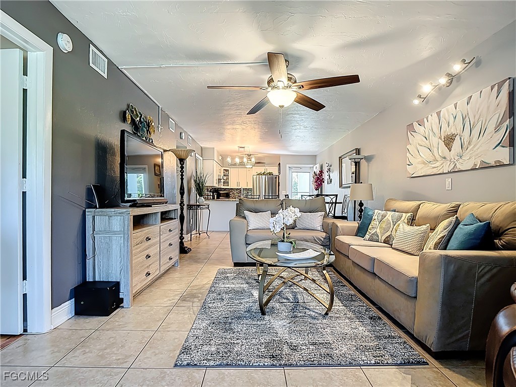 1100 Pondella RD 504