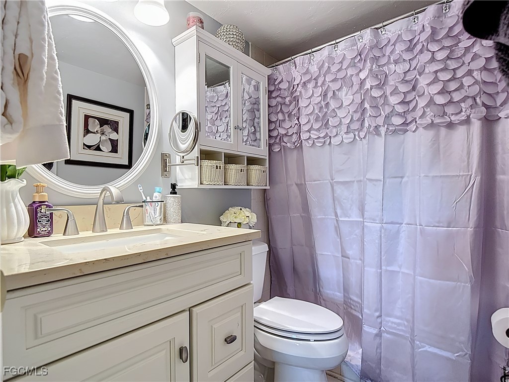 1100 Pondella RD 504