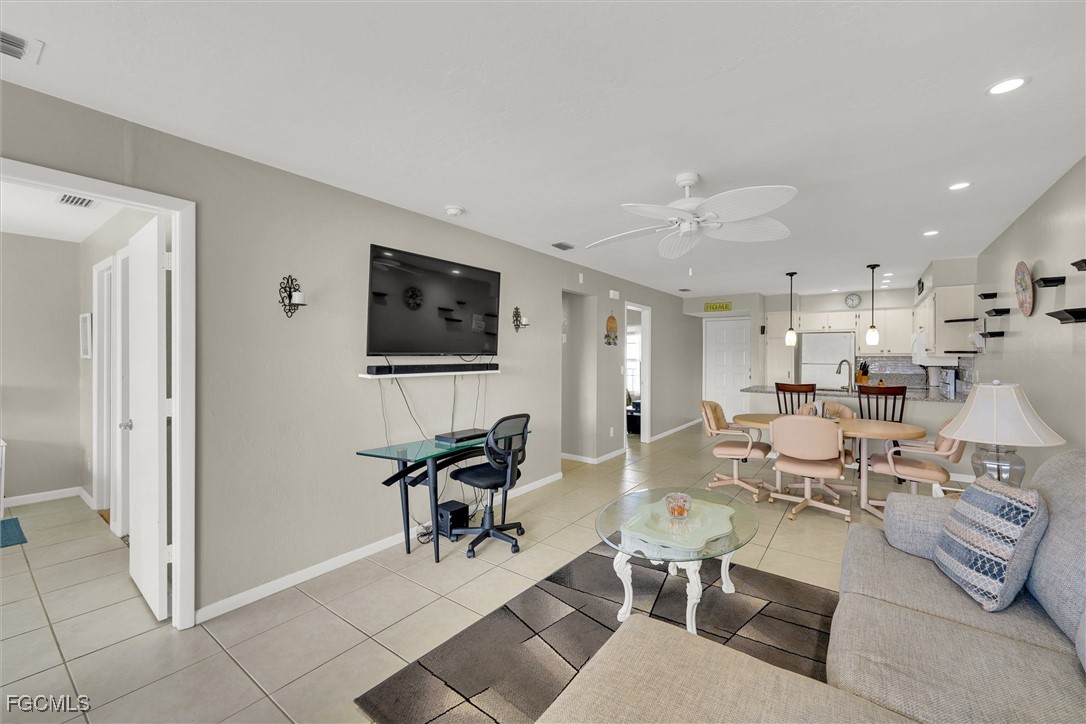 1100 Pondella RD 611