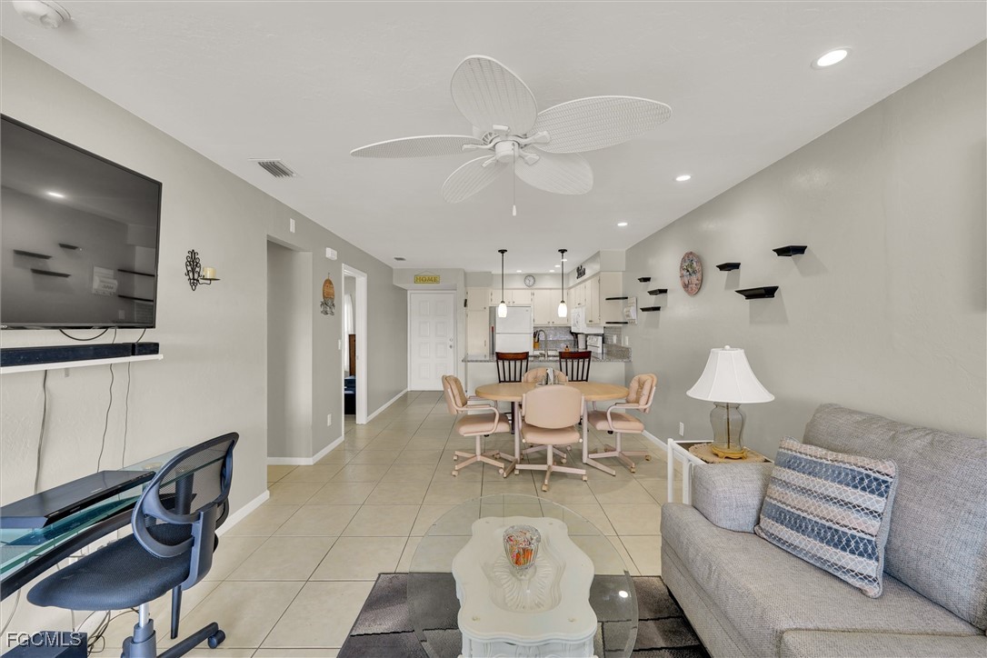 1100 Pondella RD 611