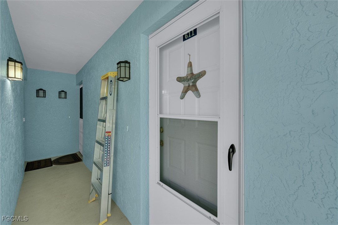 1100 Pondella RD 611