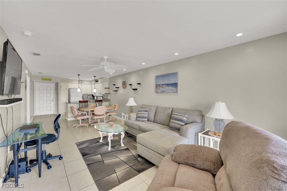 1100 Pondella RD 611