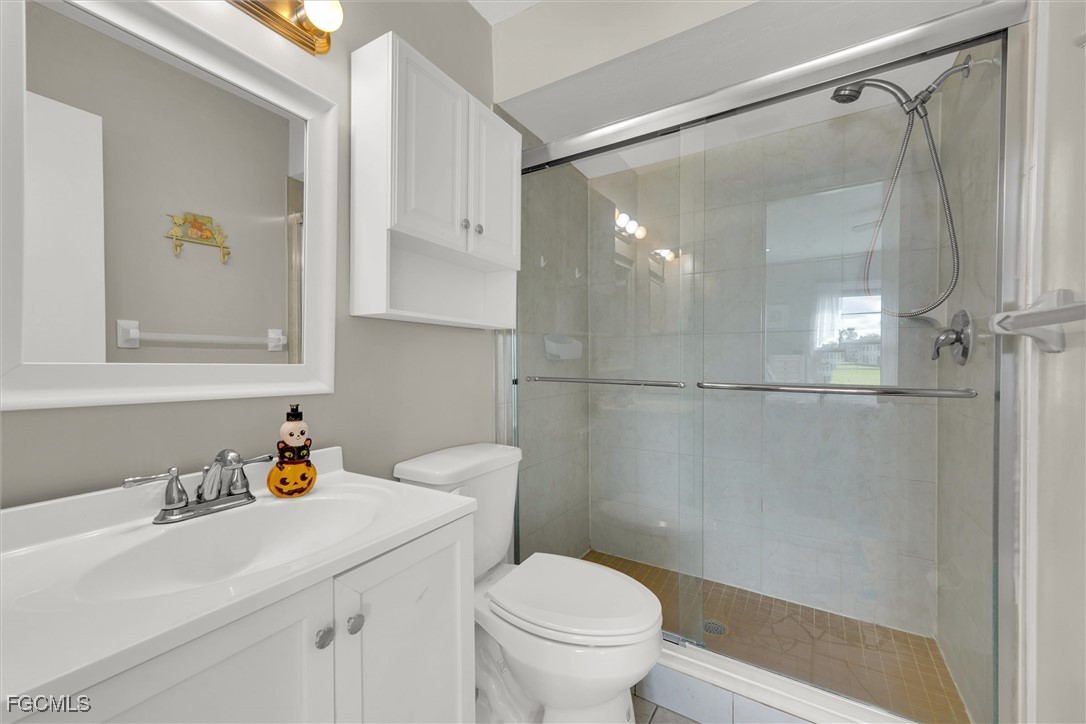 1100 Pondella RD 611