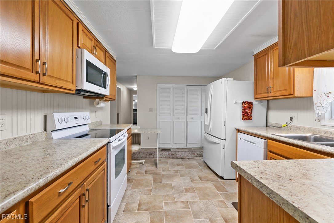 511 Pine Tree CT