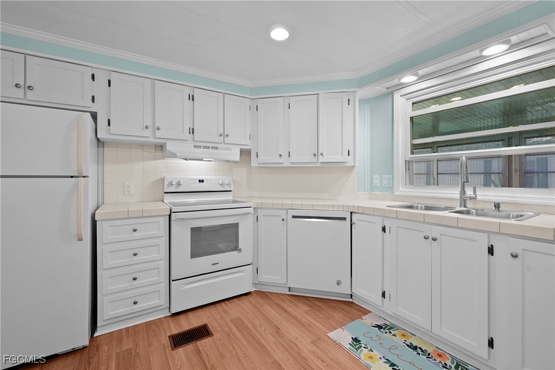 3159 Indian Village LN