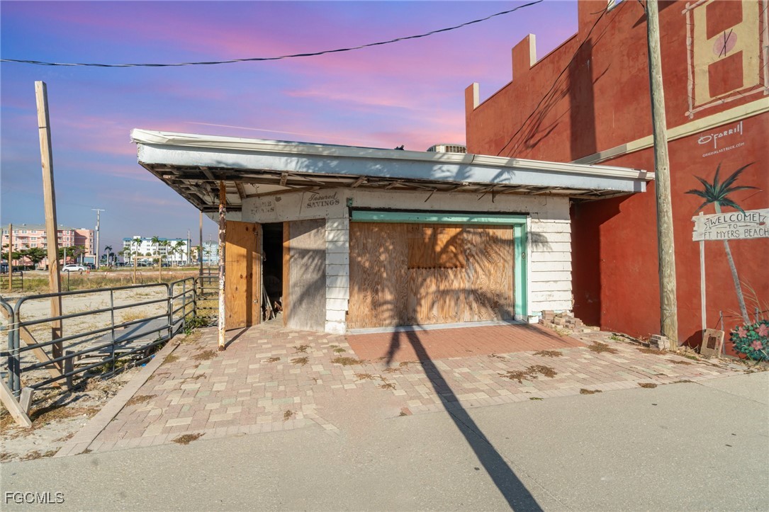 185 Old San Carlos BLVD